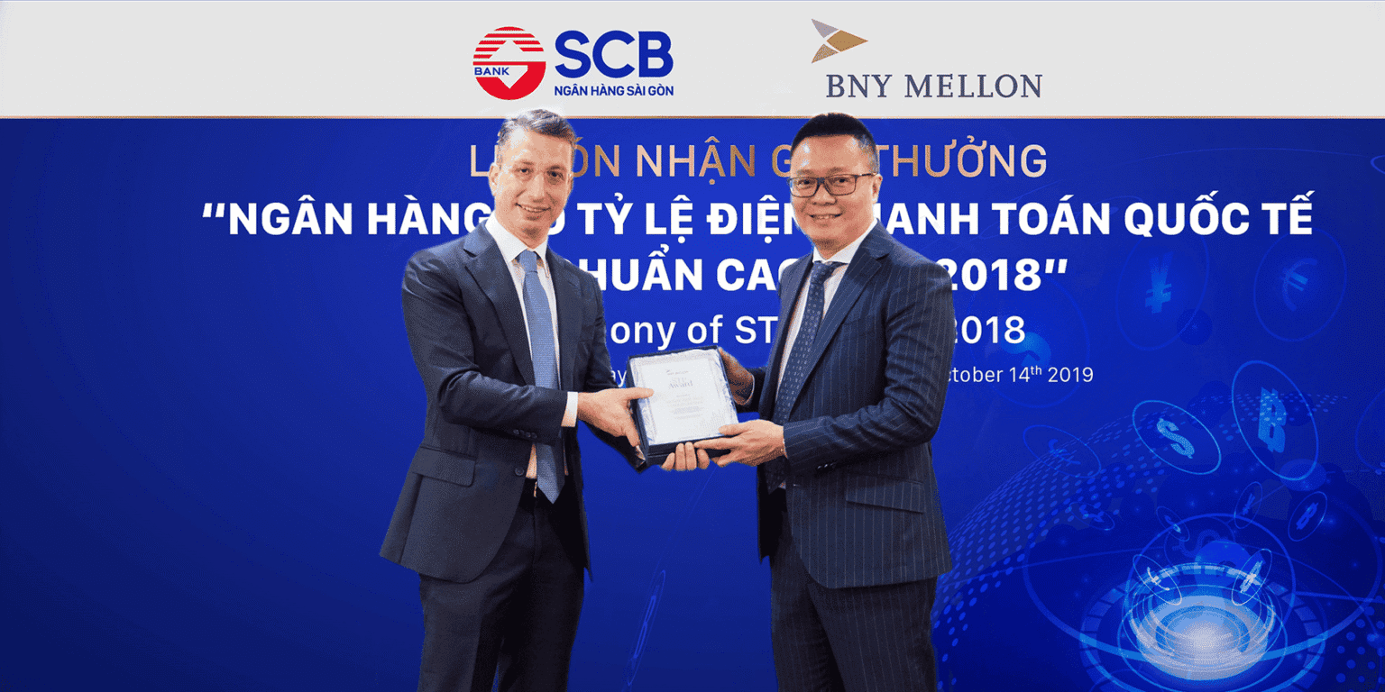 SCB receiving an award from BNY Mellon for a high straight-through rate on international payment messages