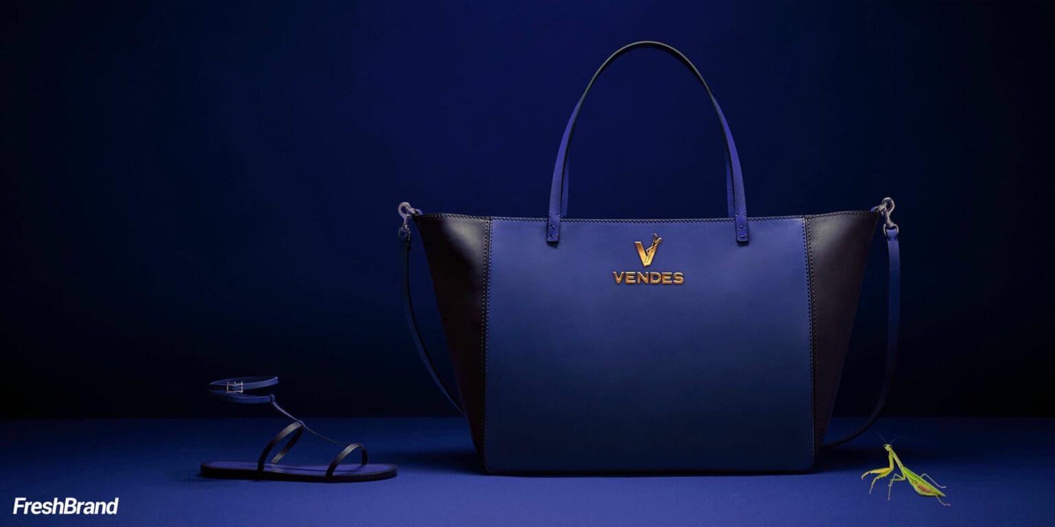 Túi xách Vendes và con bọ ngựa nhỏ trong hình ảnh chiến dịch