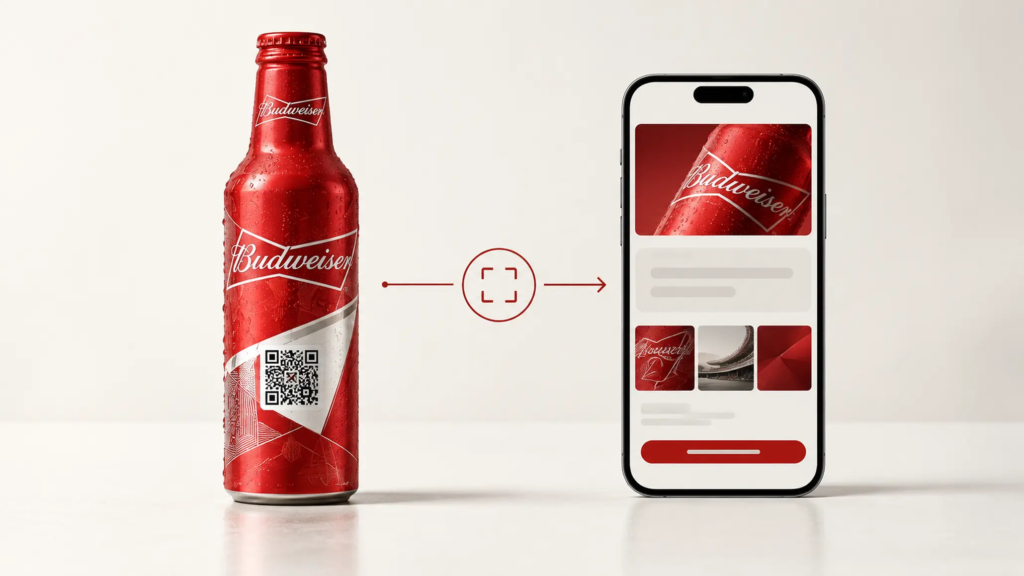 Minh họa cách QR trên bao bì Budweiser kết nối sản phẩm vật lý với trải nghiệm kỹ thuật số.