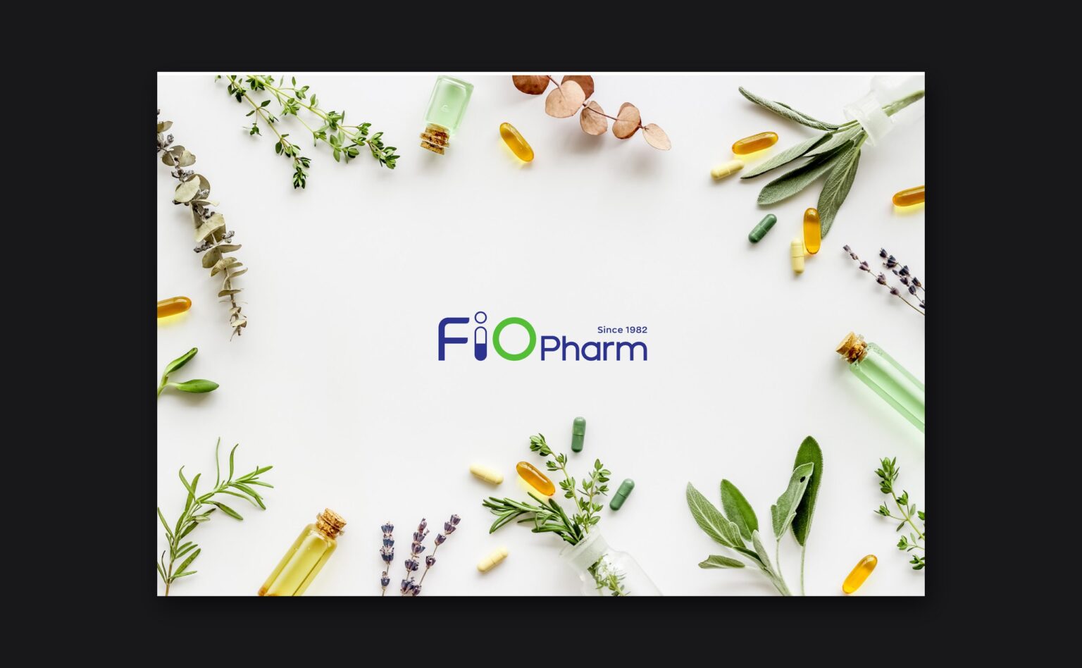 Logo FiOPharm giữa thảo mộc và dược liệu